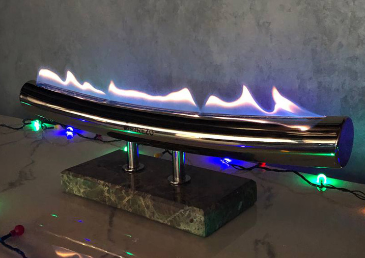 Биокамин Firezo Samurai в новогоднем интерьере